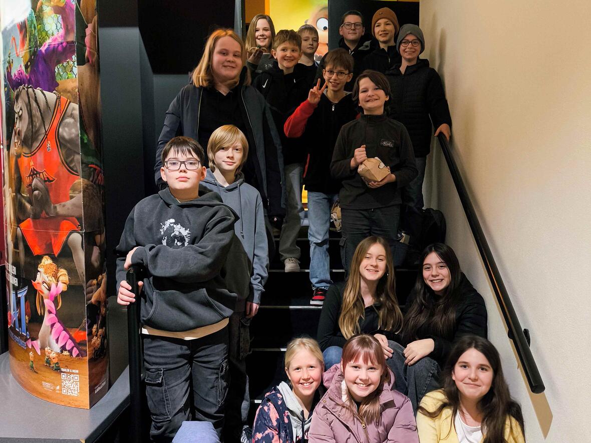 gruppenbild-5avor-kinosaal